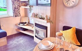 The Eden - Sleeps 8 Pet Friendly Free Wi-Fi With Patio & Hub Passes Camber Sands Cosy Spacious Modern 8 Berth Caravan